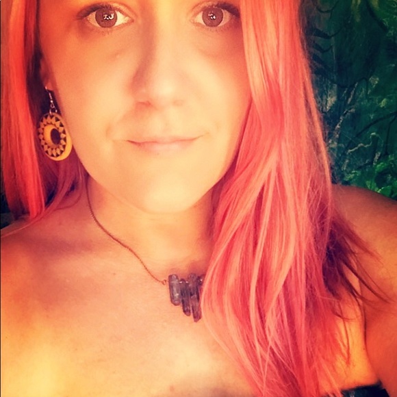 Meet your Posher, Casey - Picture 2 of 6